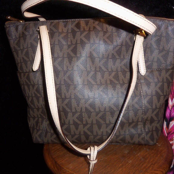 Michael Kors Handbags - Michael Kors handbag. Signature design,